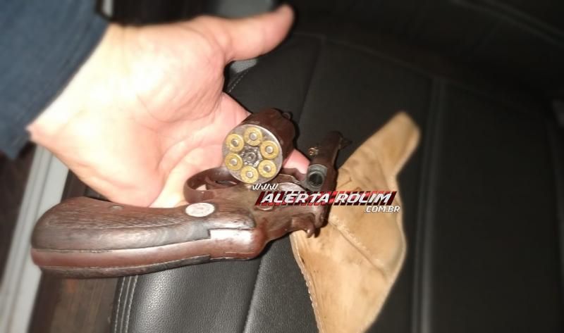 Suspeito é preso pela Polícia Militar em Nova Estrela com arma de fogo Suspeito é preso pela Polícia Militar em Nova Estrela com arma de fogo