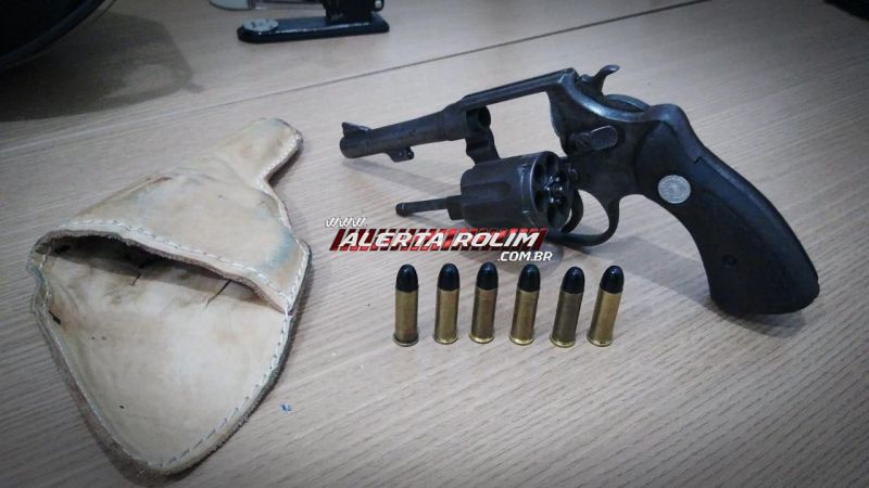 Suspeito é preso pela Polícia Militar em Nova Estrela com arma de fogo Suspeito é preso pela Polícia Militar em Nova Estrela com arma de fogo