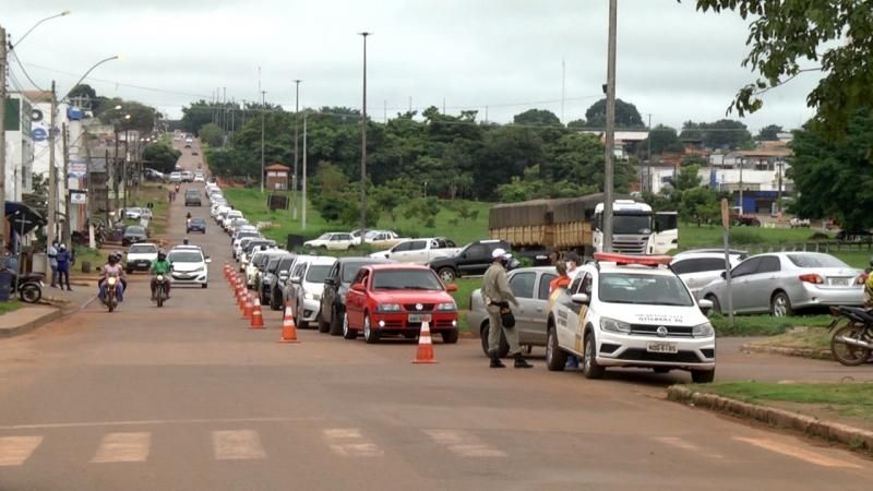 Testagem rápida em drive thru identificou 81 casos positivos em Rolim de Moura Testagem rápida em drive thru identificou 81 casos positivos em Rolim de Moura