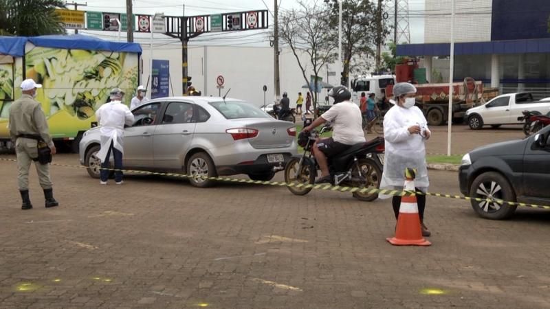 Testagem rápida em drive thru identificou 81 casos positivos em Rolim de Moura Testagem rápida em drive thru identificou 81 casos positivos em Rolim de Moura