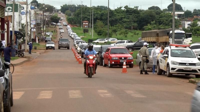 Testagem rápida em drive thru identificou 81 casos positivos em Rolim de Moura Testagem rápida em drive thru identificou 81 casos positivos em Rolim de Moura