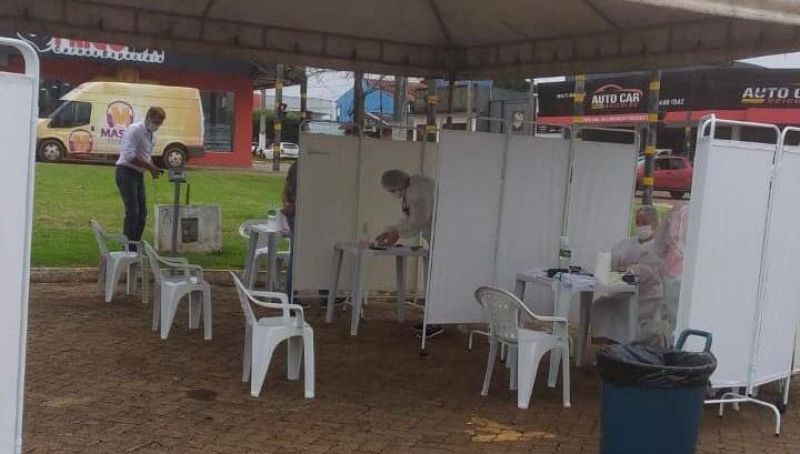 Testagem rápida em drive thru identificou 81 casos positivos em Rolim de Moura Testagem rápida em drive thru identificou 81 casos positivos em Rolim de Moura