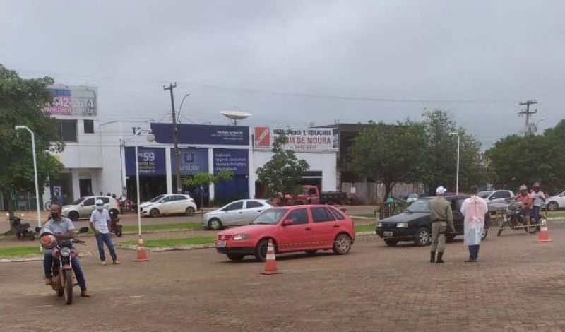 Testagem rápida em drive thru identificou 81 casos positivos em Rolim de Moura Testagem rápida em drive thru identificou 81 casos positivos em Rolim de Moura