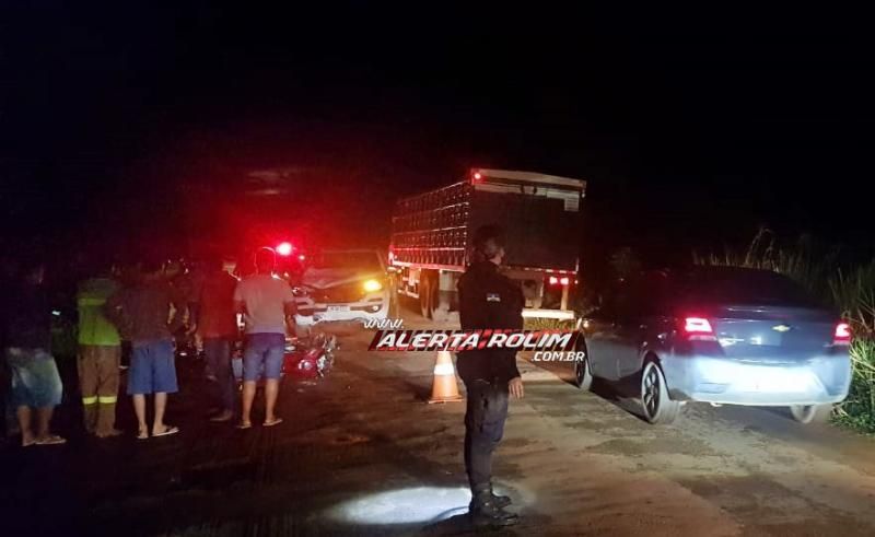 URGENTE - Motociclista perde a vida e mulher é socorrida em estado grave após colisão com caminhonete, na RO-010 em Rolim de Moura URGENTE - Motociclista perde a vida e mulher é socorrida em estado grave após colisão com caminhonete, na RO-010 em Rolim de Moura