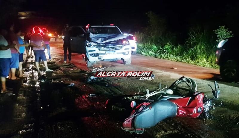 URGENTE - Motociclista perde a vida e mulher é socorrida em estado grave após colisão com caminhonete, na RO-010 em Rolim de Moura URGENTE - Motociclista perde a vida e mulher é socorrida em estado grave após colisão com caminhonete, na RO-010 em Rolim de Moura