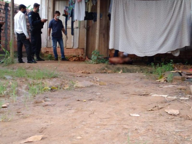 Venezuelano é morto a facadas durante briga entre usuários de drogas, em Ji-Paraná Venezuelano é morto a facadas durante briga entre usuários de drogas, em Ji-Paraná