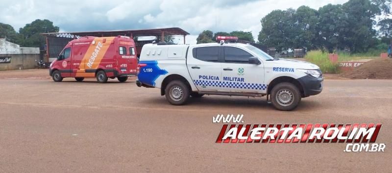 Adolescente conduzindo moto fratura braço após colidir em carro de motorista não habilitado em Rolim de Moura Adolescente conduzindo moto fratura braço após colidir em carro de motorista não habilitado em Rolim de Moura