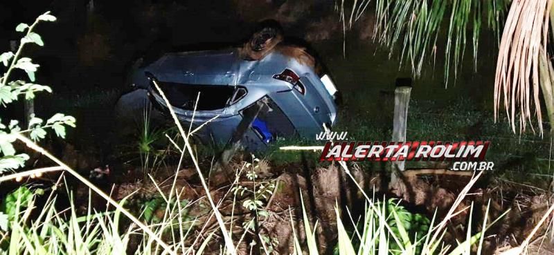 Equipes da PM e BM localizam motorista, que após capotar carro na RO-010, saiu em busca de ajuda e se perdeu próximo a Novo Horizonte do Oeste Equipes da PM e BM localizam motorista, que após capotar carro na RO-010, saiu em busca de ajuda e se perdeu próximo a Novo Horizonte do Oeste