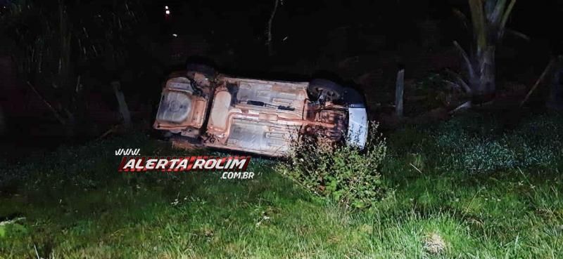 Equipes da PM e BM localizam motorista, que após capotar carro na RO-010, saiu em busca de ajuda e se perdeu próximo a Novo Horizonte do Oeste Equipes da PM e BM localizam motorista, que após capotar carro na RO-010, saiu em busca de ajuda e se perdeu próximo a Novo Horizonte do Oeste