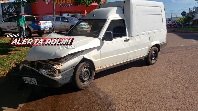 Veículo da câmara municipal é atingido por Fiorino no Centro de Rolim de Moura Veículo da câmara municipal é atingido por Fiorino no Centro de Rolim de Moura