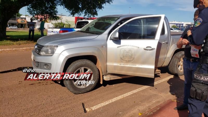 Veículo da câmara municipal é atingido por Fiorino no Centro de Rolim de Moura Veículo da câmara municipal é atingido por Fiorino no Centro de Rolim de Moura