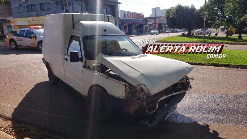 Veículo da câmara municipal é atingido por Fiorino no Centro de Rolim de Moura Veículo da câmara municipal é atingido por Fiorino no Centro de Rolim de Moura