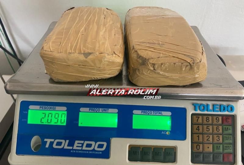 Após tentativa de fuga, morador de Alto Alegre é preso com 2kg de drogas pela Polícia Militar em Rolim de Moura Após tentativa de fuga, morador de Alto Alegre é preso com 2kg de drogas pela Polícia Militar em Rolim de Moura