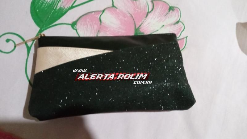 Carteira com dinheiro e documentos em nome de Luzia Kátia Santos foram encontrados Carteira com dinheiro e documentos em nome de Luzia Kátia Santos foram encontrados