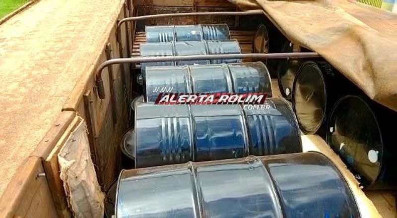 Cerca de 20 mil litros de produto utilizado para refinar substância entorpecente são apreendidos pela Polícia Militar em Pimenteiras Cerca de 20 mil litros de produto utilizado para refinar substância entorpecente são apreendidos pela Polícia Militar em Pimenteiras