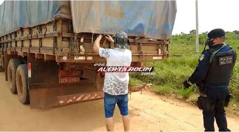 Cerca de 20 mil litros de produto utilizado para refinar substância entorpecente são apreendidos pela Polícia Militar em Pimenteiras Cerca de 20 mil litros de produto utilizado para refinar substância entorpecente são apreendidos pela Polícia Militar em Pimenteiras