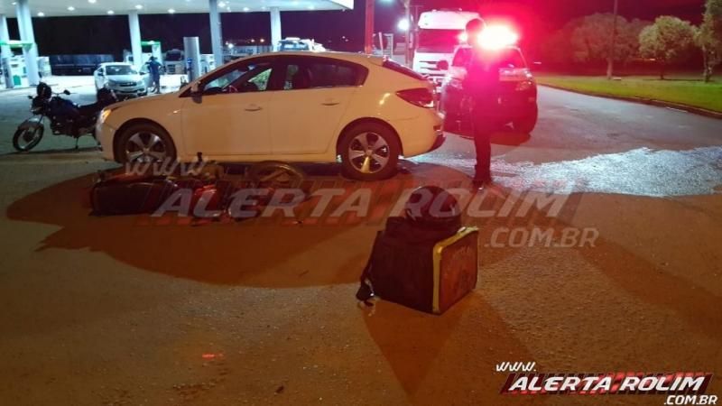 Entregador é socorrido pelos Bombeiros após se envolver em acidente de trânsito em Rolim de Moura Entregador é socorrido pelos Bombeiros após se envolver em acidente de trânsito em Rolim de Moura