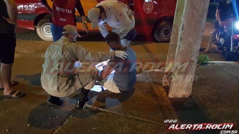 Entregador é socorrido pelos Bombeiros após se envolver em acidente de trânsito em Rolim de Moura Entregador é socorrido pelos Bombeiros após se envolver em acidente de trânsito em Rolim de Moura