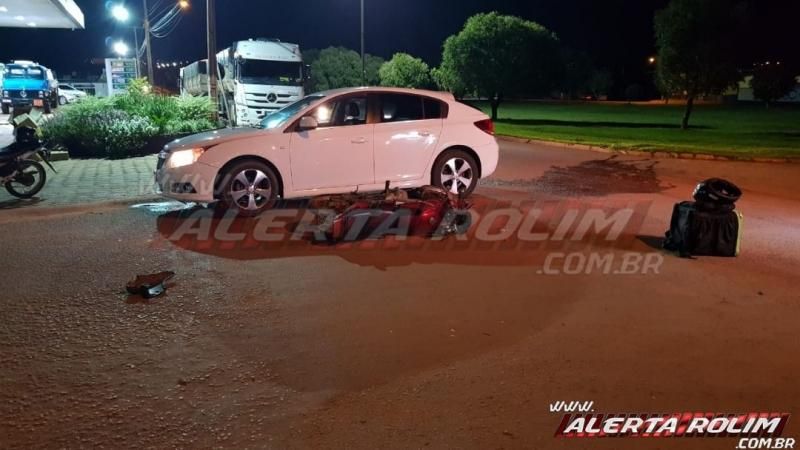 Entregador é socorrido pelos Bombeiros após se envolver em acidente de trânsito em Rolim de Moura Entregador é socorrido pelos Bombeiros após se envolver em acidente de trânsito em Rolim de Moura