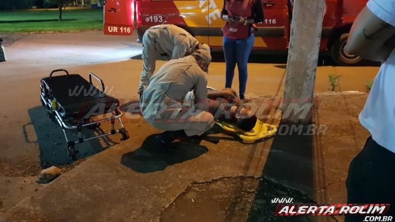 Entregador é socorrido pelos Bombeiros após se envolver em acidente de trânsito em Rolim de Moura Entregador é socorrido pelos Bombeiros após se envolver em acidente de trânsito em Rolim de Moura