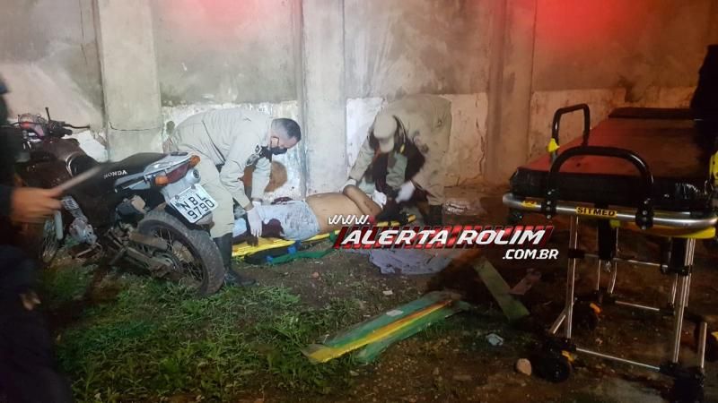 Homem foi socorrido pelos bombeiros após ser alvejado por tiro em Rolim de Moura Homem foi socorrido pelos bombeiros após ser alvejado por tiro em Rolim de Moura