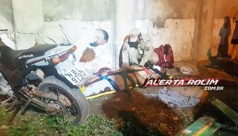 Homem foi socorrido pelos bombeiros após ser alvejado por tiro em Rolim de Moura Homem foi socorrido pelos bombeiros após ser alvejado por tiro em Rolim de Moura