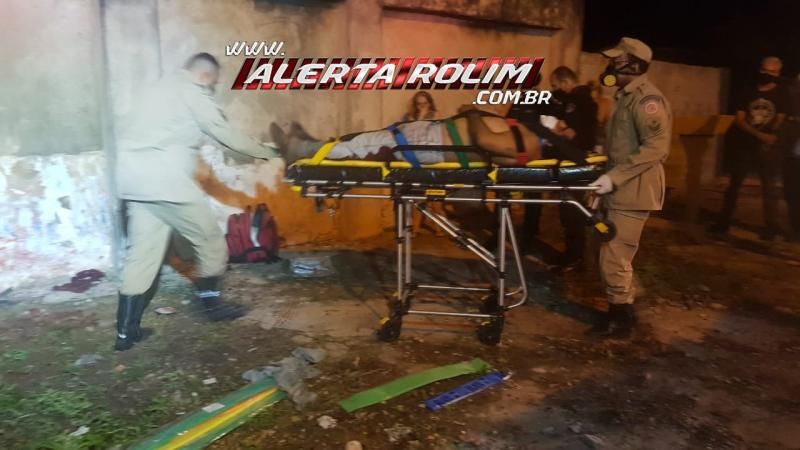 Homem foi socorrido pelos bombeiros após ser alvejado por tiro em Rolim de Moura Homem foi socorrido pelos bombeiros após ser alvejado por tiro em Rolim de Moura