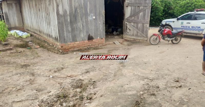 Homem é encontrado morto com vários disparos de arma de fogo, na área rural de Rolim de Moura Homem é encontrado morto com vários disparos de arma de fogo, na área rural de Rolim de Moura