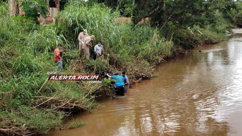 Motociclista cai dentro do Rio Anta ao passar pela ponte da Avenida São Luís em Rolim de Moura Motociclista cai dentro do Rio Anta ao passar pela ponte da Avenida São Luís em Rolim de Moura