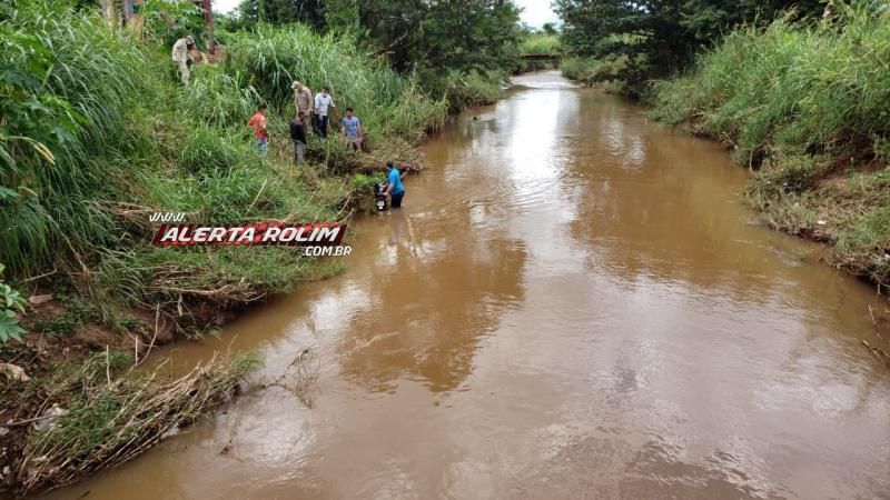Motociclista cai dentro do Rio Anta ao passar pela ponte da Avenida São Luís em Rolim de Moura Motociclista cai dentro do Rio Anta ao passar pela ponte da Avenida São Luís em Rolim de Moura