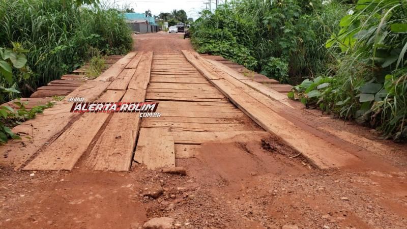 Motociclista cai dentro do Rio Anta ao passar pela ponte da Avenida São Luís em Rolim de Moura Motociclista cai dentro do Rio Anta ao passar pela ponte da Avenida São Luís em Rolim de Moura