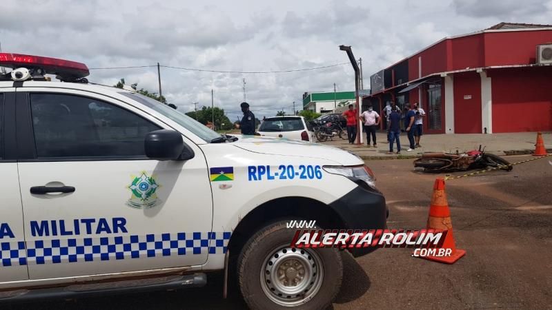 Motociclista é encaminhado à UPA após colisão com carro no Centro de Rolim de Moura Motociclista é encaminhado à UPA após colisão com carro no Centro de Rolim de Moura