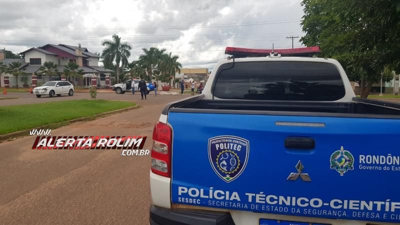 Motociclista é encaminhado à UPA após colisão com carro no Centro de Rolim de Moura Motociclista é encaminhado à UPA após colisão com carro no Centro de Rolim de Moura