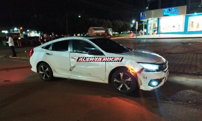 Motociclista é socorrido pelos bombeiros após acidente com carro na área central de Rolim de Moura Motociclista é socorrido pelos bombeiros após acidente com carro na área central de Rolim de Moura