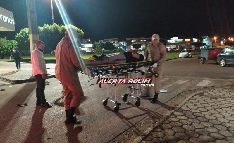 Motociclista é socorrido pelos bombeiros após acidente com carro na área central de Rolim de Moura Motociclista é socorrido pelos bombeiros após acidente com carro na área central de Rolim de Moura