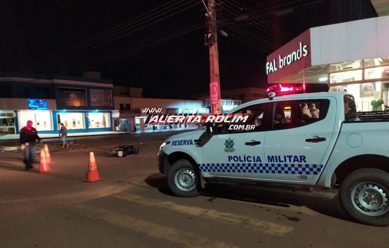 Motociclista é socorrido pelos bombeiros após acidente com carro na área central de Rolim de Moura Motociclista é socorrido pelos bombeiros após acidente com carro na área central de Rolim de Moura