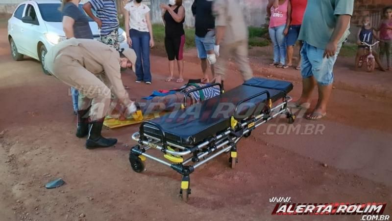 Motociclista perde o controle de motocicleta e cai após bater em buraco no meio da pista no Bairro Jardim Tropical Motociclista perde o controle de motocicleta e cai após bater em buraco no meio da pista no Bairro Jardim Tropical