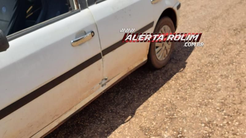 Mulher é socorrida pelos bombeiros após acidente entre moto e carro, no centro de Rolim de Moura Mulher é socorrida pelos bombeiros após acidente entre moto e carro, no centro de Rolim de Moura