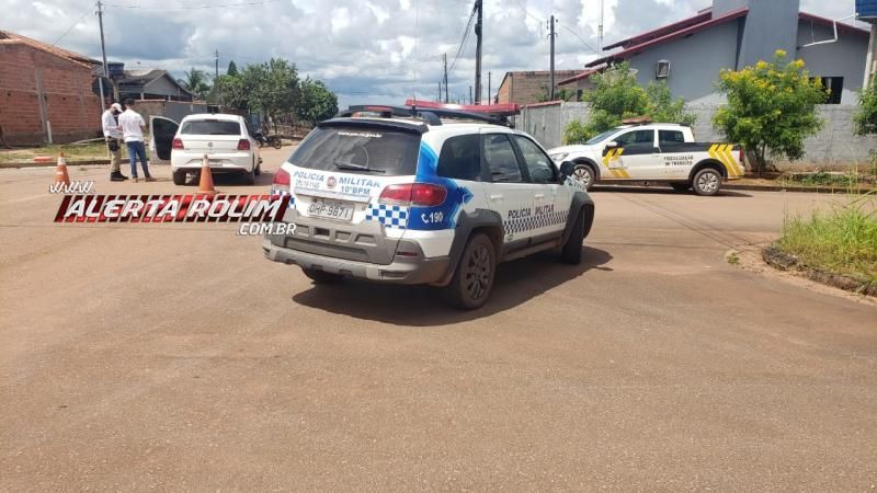 Mulher fica ferida após sua moto ser atingida por carro no Bairro Boa Esperança em Rolim de Moura Mulher fica ferida após sua moto ser atingida por carro no Bairro Boa Esperança em Rolim de Moura