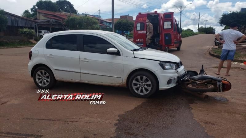 Mulher fica ferida após sua moto ser atingida por carro no Bairro Boa Esperança em Rolim de Moura Mulher fica ferida após sua moto ser atingida por carro no Bairro Boa Esperança em Rolim de Moura