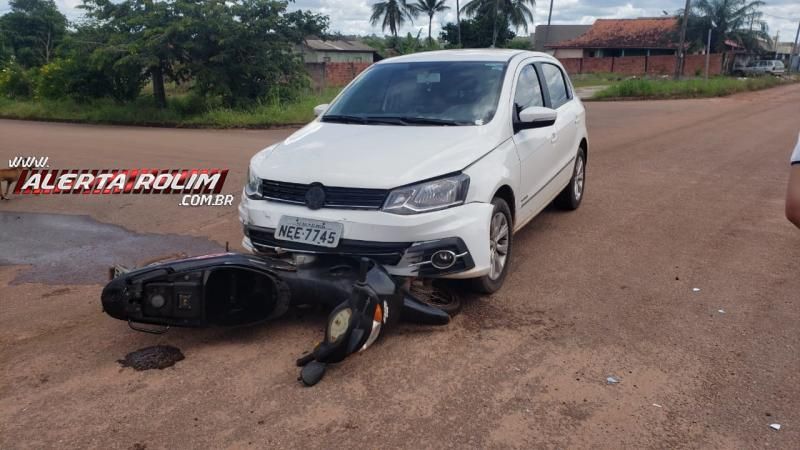 Mulher fica ferida após sua moto ser atingida por carro no Bairro Boa Esperança em Rolim de Moura Mulher fica ferida após sua moto ser atingida por carro no Bairro Boa Esperança em Rolim de Moura