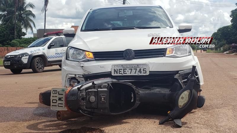 Mulher fica ferida após sua moto ser atingida por carro no Bairro Boa Esperança em Rolim de Moura Mulher fica ferida após sua moto ser atingida por carro no Bairro Boa Esperança em Rolim de Moura