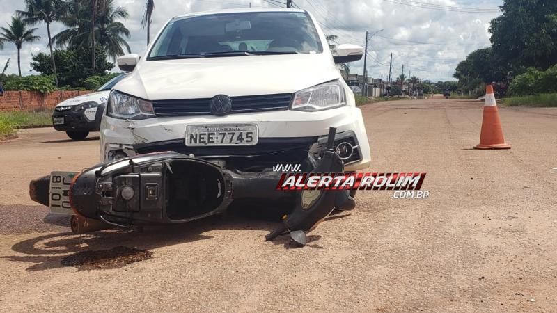 Mulher fica ferida após sua moto ser atingida por carro no Bairro Boa Esperança em Rolim de Moura Mulher fica ferida após sua moto ser atingida por carro no Bairro Boa Esperança em Rolim de Moura