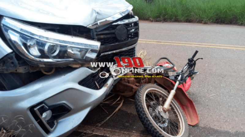 Pecuarista morre após caminhonete colidir na traseira de sua moto na RO-383 em Alta Floresta do Oeste Pecuarista morre após caminhonete colidir na traseira de sua moto na RO-383 em Alta Floresta do Oeste