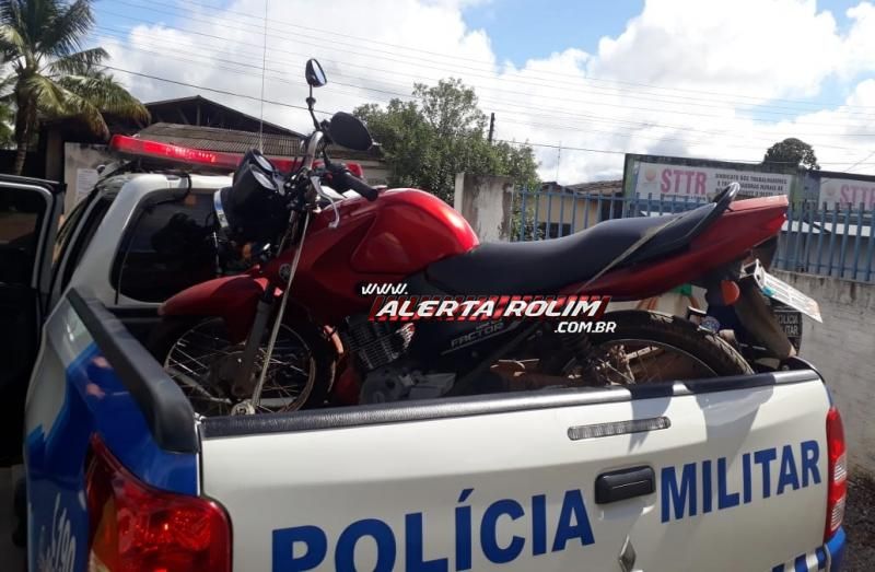Polícia Militar do 10º Batalhão em Novo Horizonte recupera moto roubada em Rolim de Moura e prende dois suspeitos Polícia Militar do 10º Batalhão em Novo Horizonte recupera moto roubada em Rolim de Moura e prende dois suspeitos
