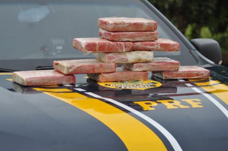 PRF apreende 11 kg de drogas e homem acaba morto ao reagir prisão e tentar sacar arma do policial, em RO PRF apreende 11 kg de drogas e homem acaba morto ao reagir prisão e tentar sacar arma do policial, em RO