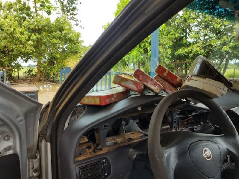 PRF apreende 11 kg de drogas e homem acaba morto ao reagir prisão e tentar sacar arma do policial, em RO PRF apreende 11 kg de drogas e homem acaba morto ao reagir prisão e tentar sacar arma do policial, em RO