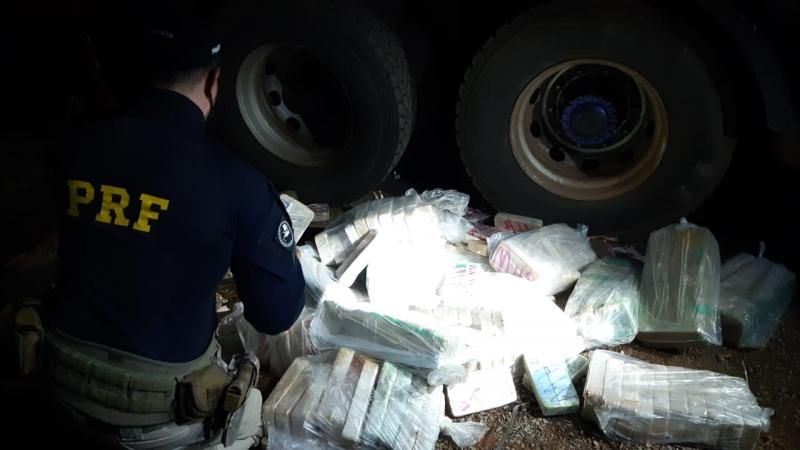 PRF apreende no Mato Grosso 200 quilos de cocaína que foram carregadas em Rolim de Moura PRF apreende no Mato Grosso 200 quilos de cocaína que foram carregadas em Rolim de Moura