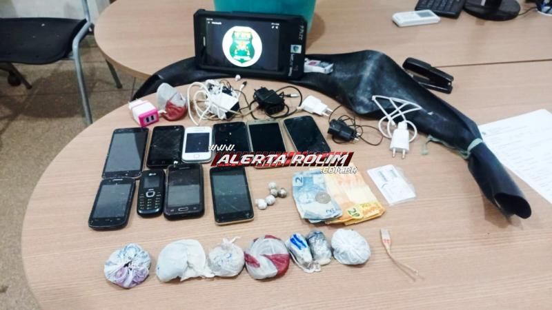 Suspeito é preso pela PM, enquanto tentava arremessar drogas e vários aparelhos celulares para dentro de unidade prisional em Rolim de Moura Suspeito é preso pela PM, enquanto tentava arremessar drogas e vários aparelhos celulares para dentro de unidade prisional em Rolim de Moura