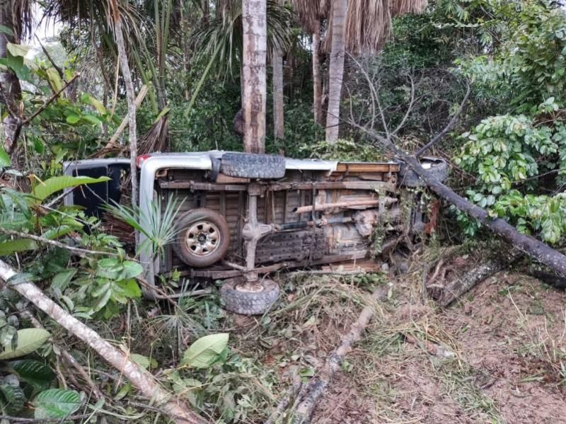 Veículo de funerária capota enquanto ia buscar corpo em Vilhena Veículo de funerária capota enquanto ia buscar corpo em Vilhena